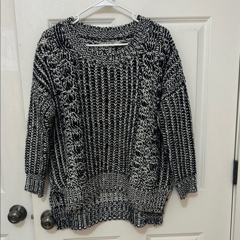 Chloe K chunky cable knit Sweater size medium black and white winter cozy
